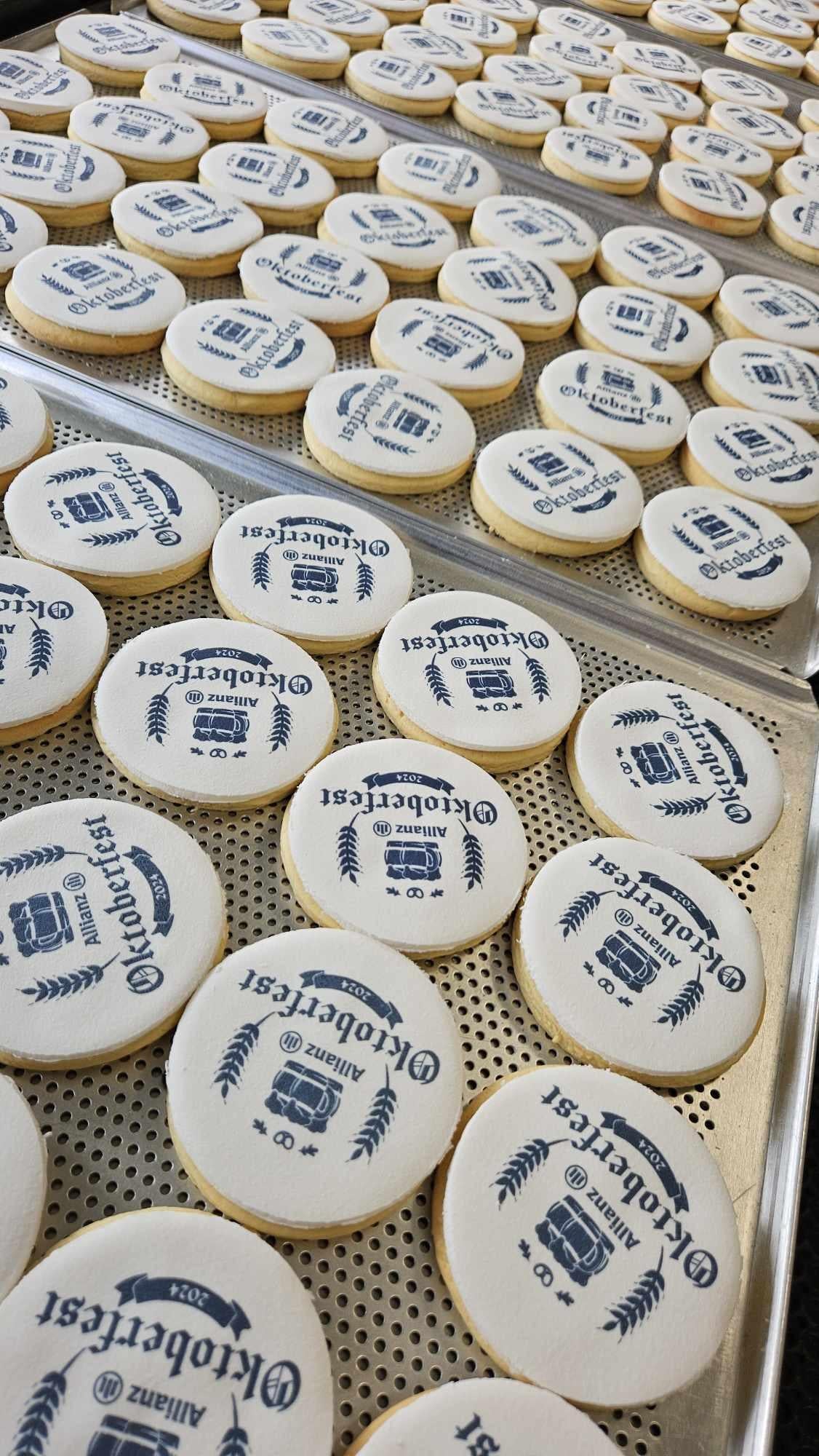8cm Logo Cookies.