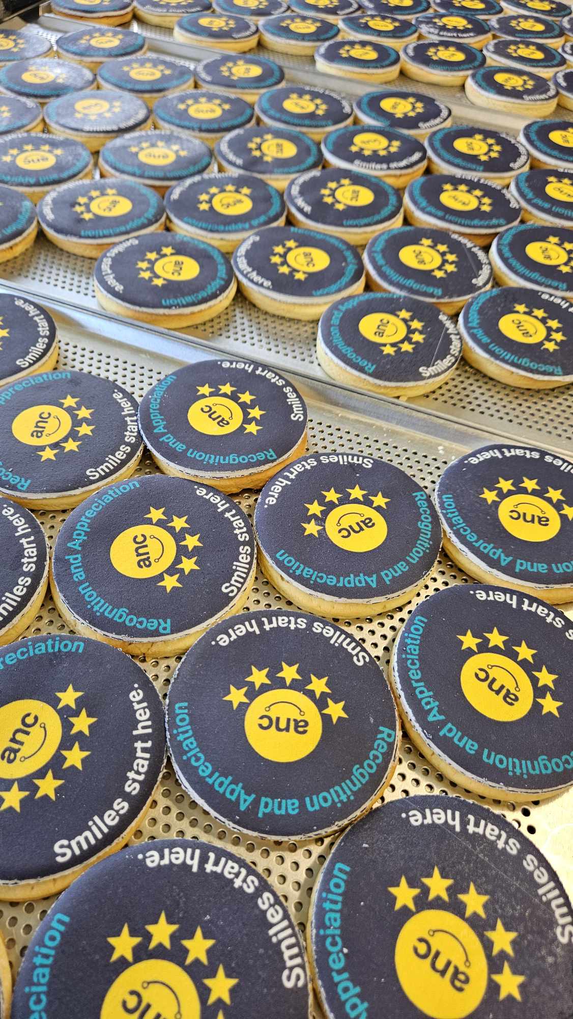 8cm Logo Cookies