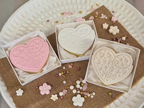 Individual Mr & Mrs Heart Cookie Bonbonniere